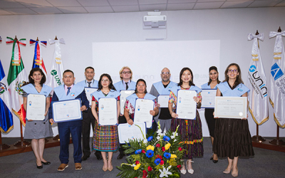 UNIB celebra una ceremonia de entrega de títulos en Guatemala para sus becados